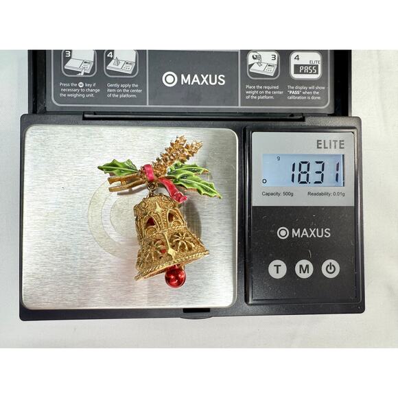 Vintage ART © Signed Christmas Bell & Holly Brooch - Picture 9 of 9